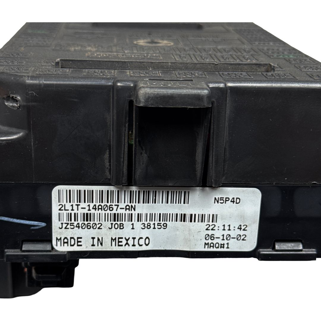 2003 Ford Expedition Fuse Box Relay Panel OEM 2L1T-14A067-AN - Photo 9