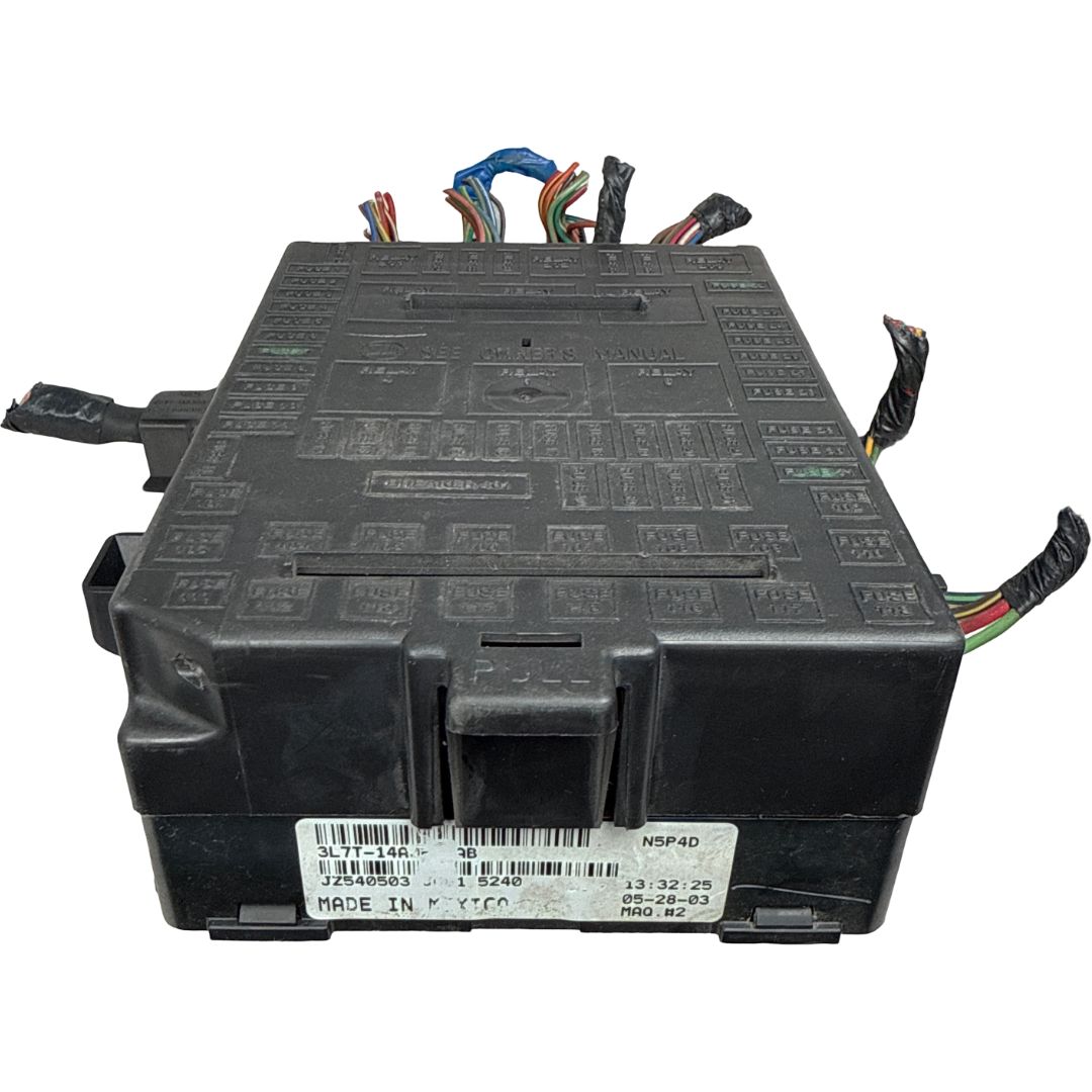 2004 Ford Expedition Fuse Box Relay Panel OEM 3L7T-14A067-AB - Photo 1
