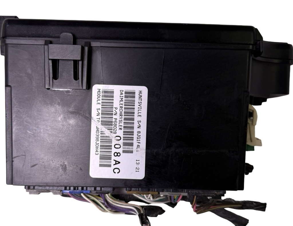 Chrysler Sebring TIPM Fuse Box Relay P68028008AC for 2008-2009 Dodge Avenger — photo 3