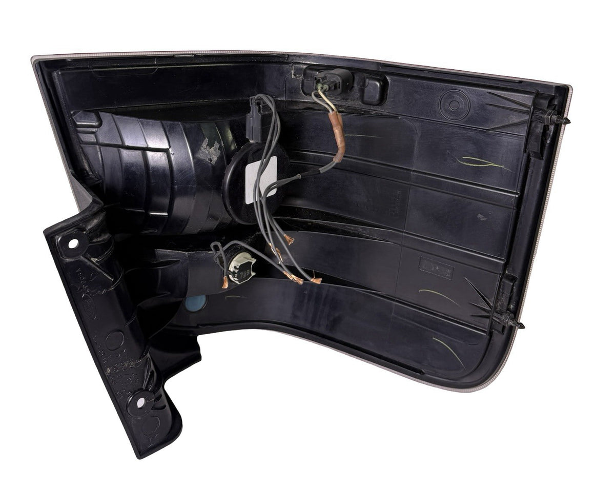 Rear Right (Passenger Side) Taillight w/Sockets for 2008-2009 Ford Taurus X — photo 18