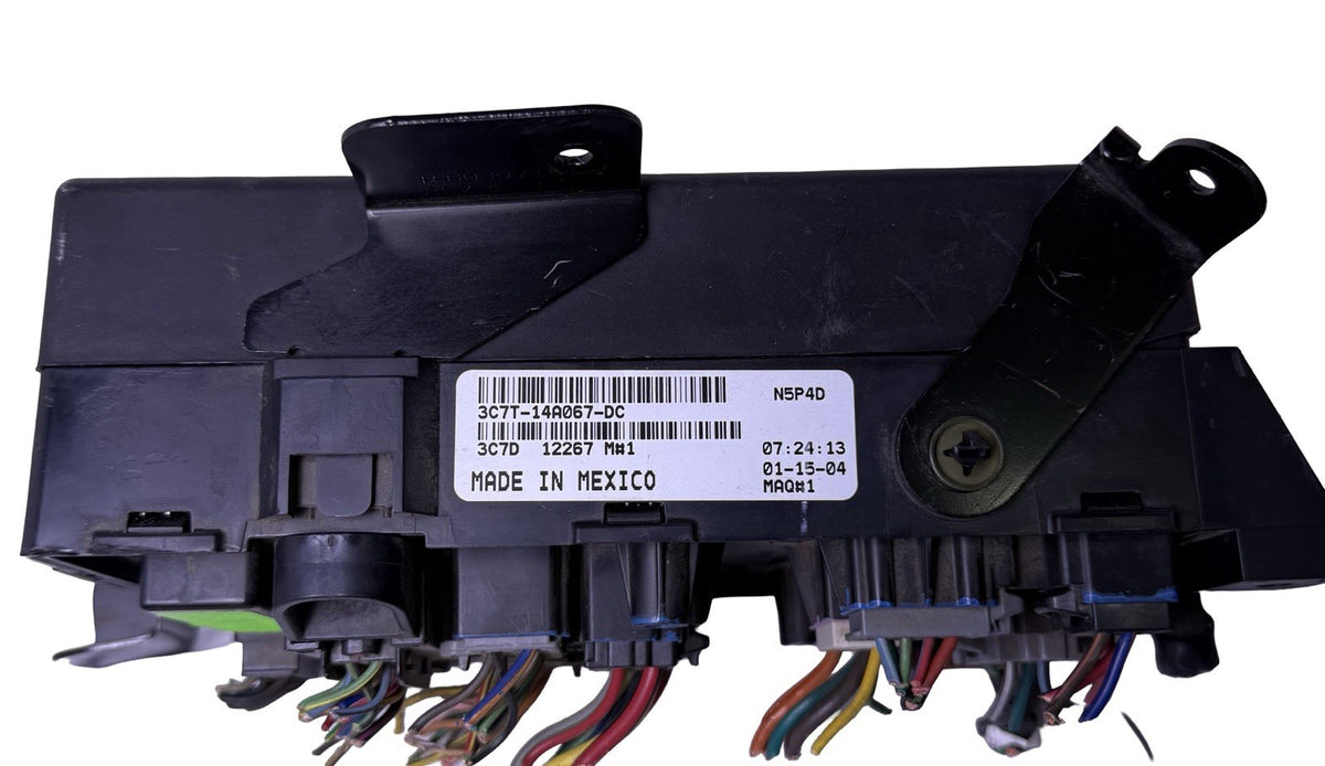 OEM 2003-2005 Ford F-250 Excursion F250 F350 Fuse Box Relay Panel 3C7T‑14A067‑DC — Part# 3C7T14A067DC