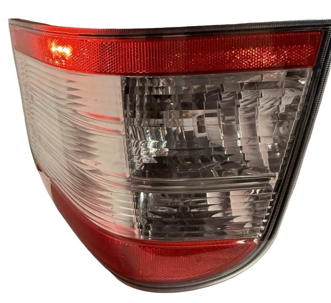 Rear Right (Passenger Side) Taillight w/Sockets for 2008-2009 Ford Taurus X — photo 6