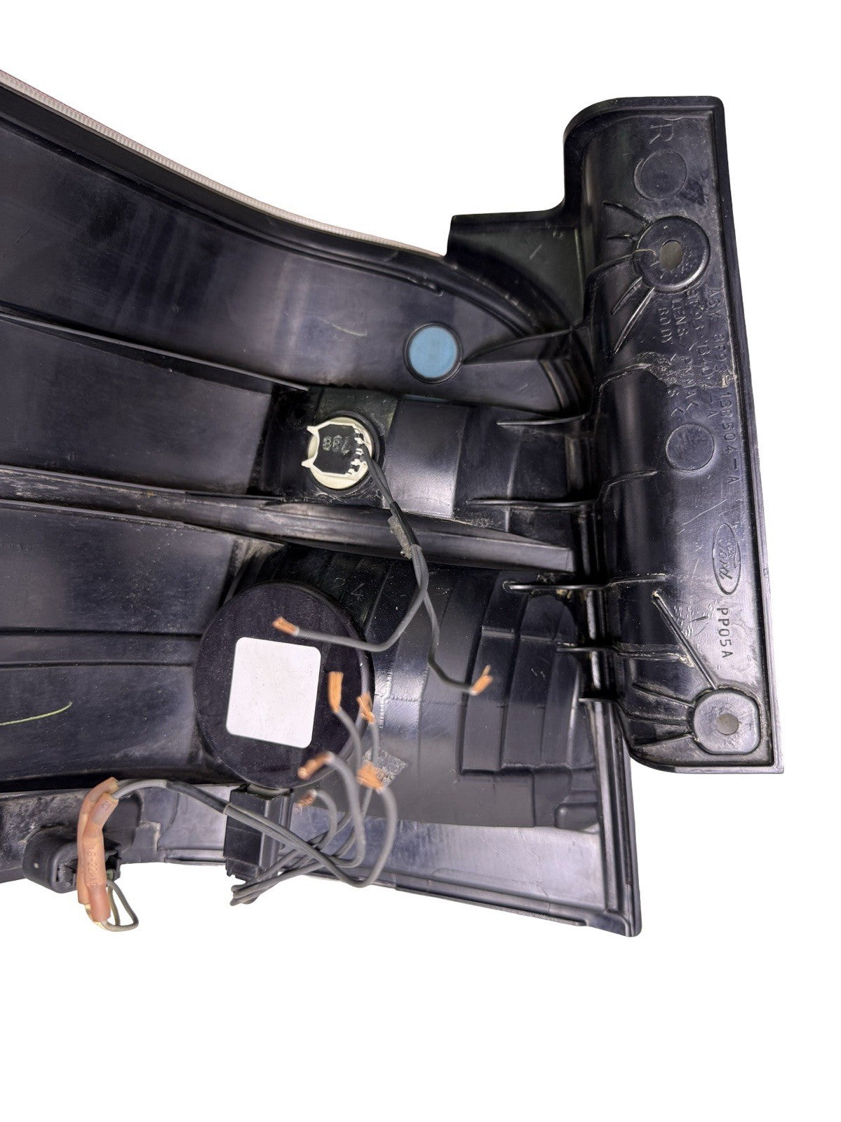 Rear Right (Passenger Side) Taillight w/Sockets for 2008-2009 Ford Taurus X — photo 16