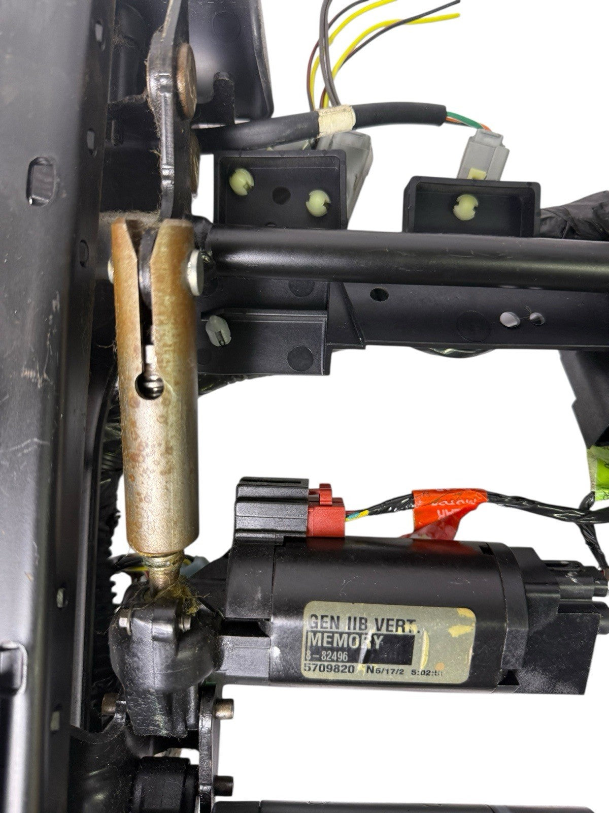 WJ Driver Power Seat Track w/ Memory Module 5012693AA for 1999-2004 Jeep Grand Cherokee — photo 11