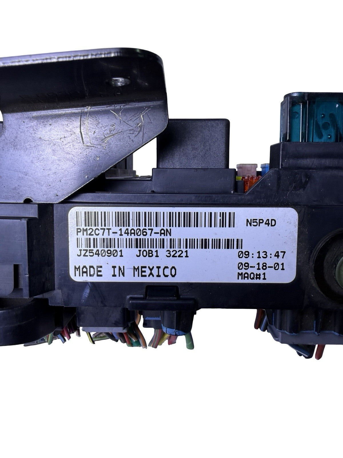 F250 F350 Super Duty Fuse Box PM2C7T-14A067-AN Interior Pane for 2002 Ford F-250 — photo 3