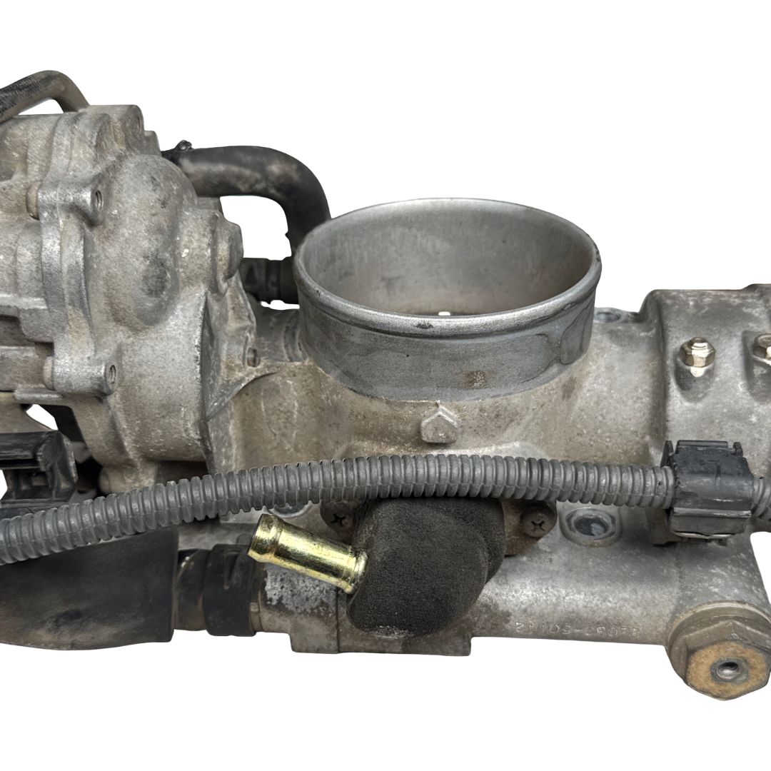 1998-2002 Toyota Land Cruiser Fuel Injection Throttle Body Assembly OEM 22030-50142 - Photo 1