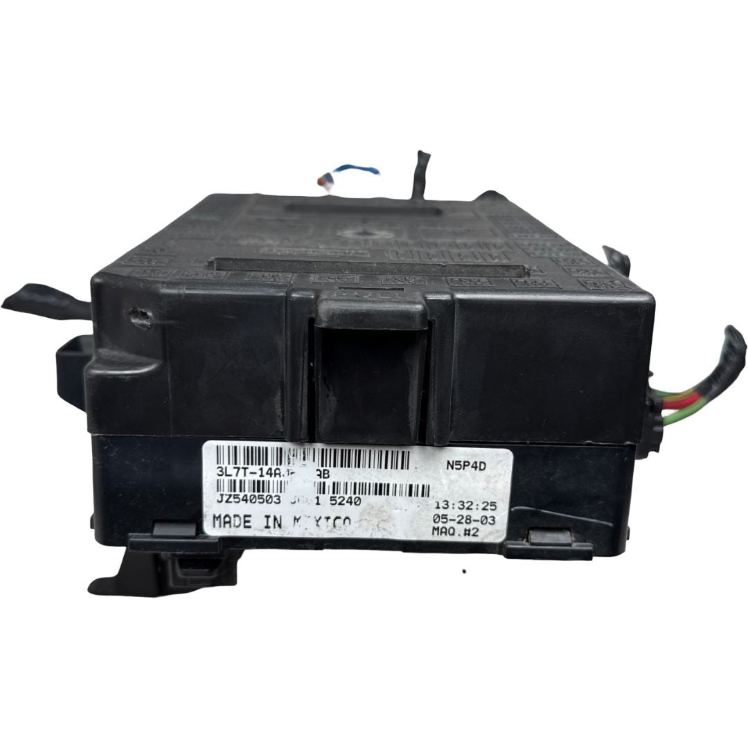 2004 Ford Expedition Fuse Box Relay Panel OEM 3L7T-14A067-AB - Photo 2