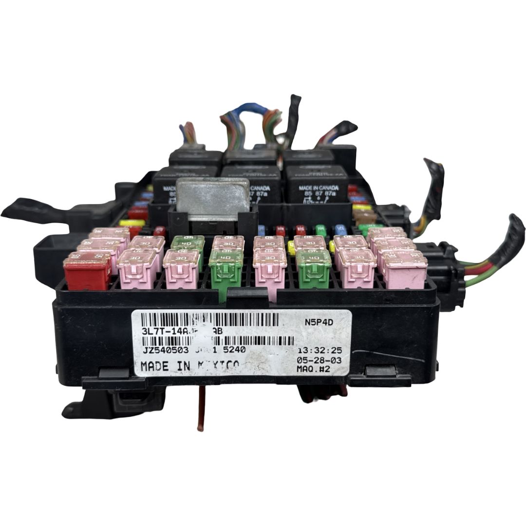 2004 Ford Expedition Fuse Box Relay Panel OEM 3L7T-14A067-AB - Photo 3