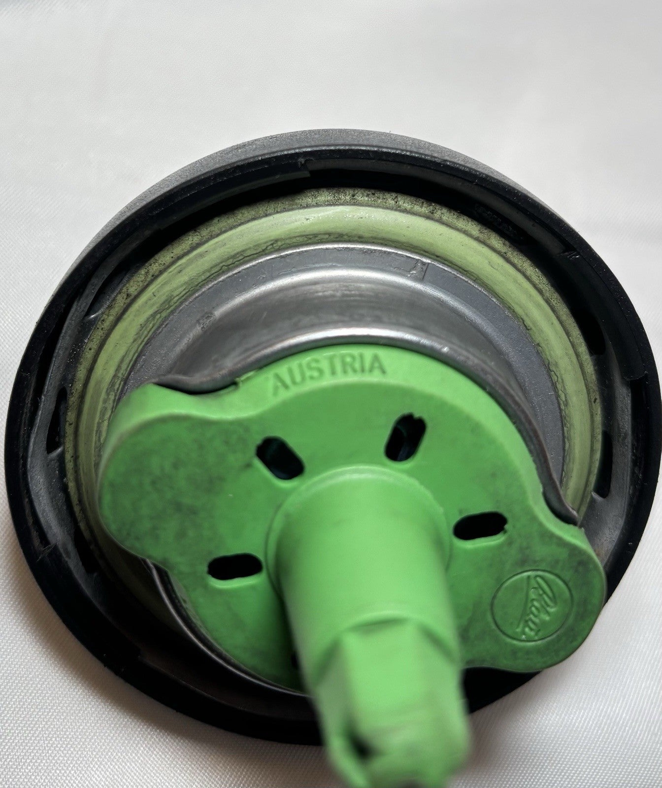 BMW Gas Fuel Filler Cap PA66-GF30 OEM Used 2000-2010 3 5 7 Series X5 HubesHub