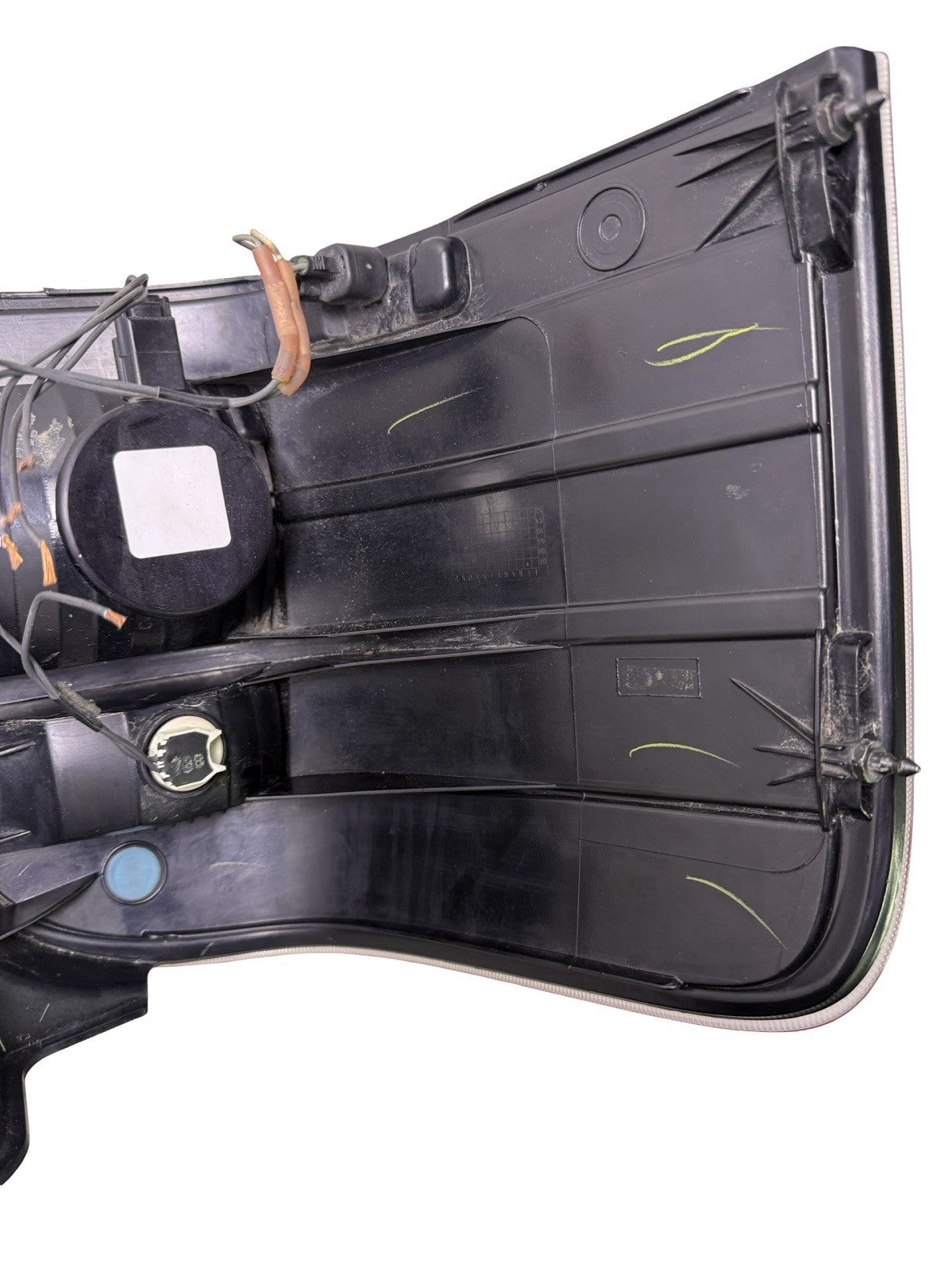 Rear Right (Passenger Side) Taillight w/Sockets for 2008-2009 Ford Taurus X — photo 17