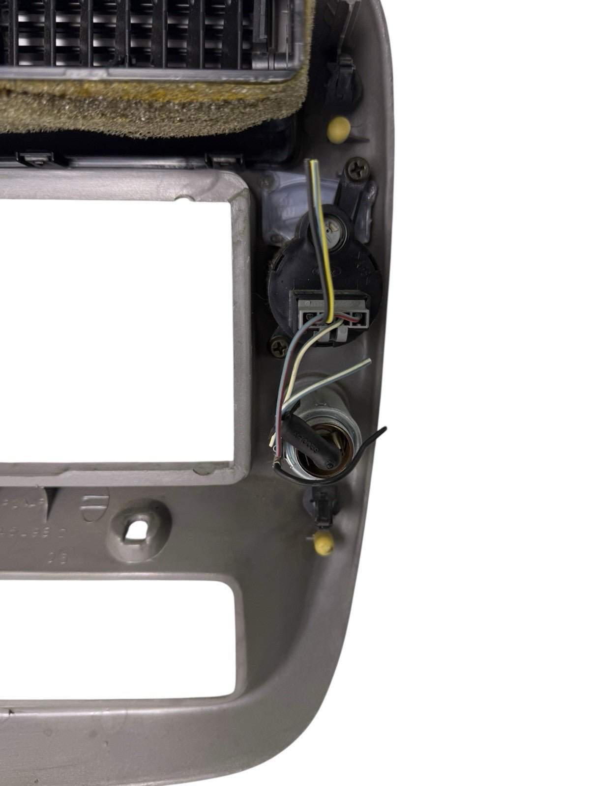Dashboard Radio Heater Bezel w/ 4x4, Fog Lights & Lighter 1L5Z-10044D70-BA-SVR for 1995-2004 Ford Ranger — photo 9