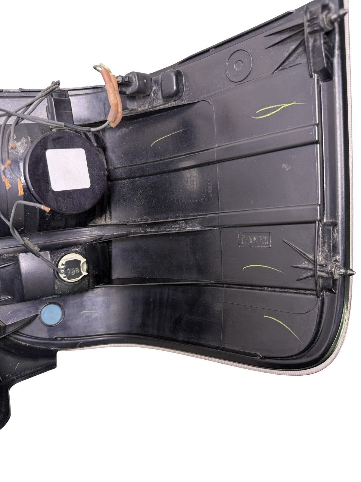 Rear Right (Passenger Side) Taillight w/Sockets for 2008-2009 Ford Taurus X — photo 15