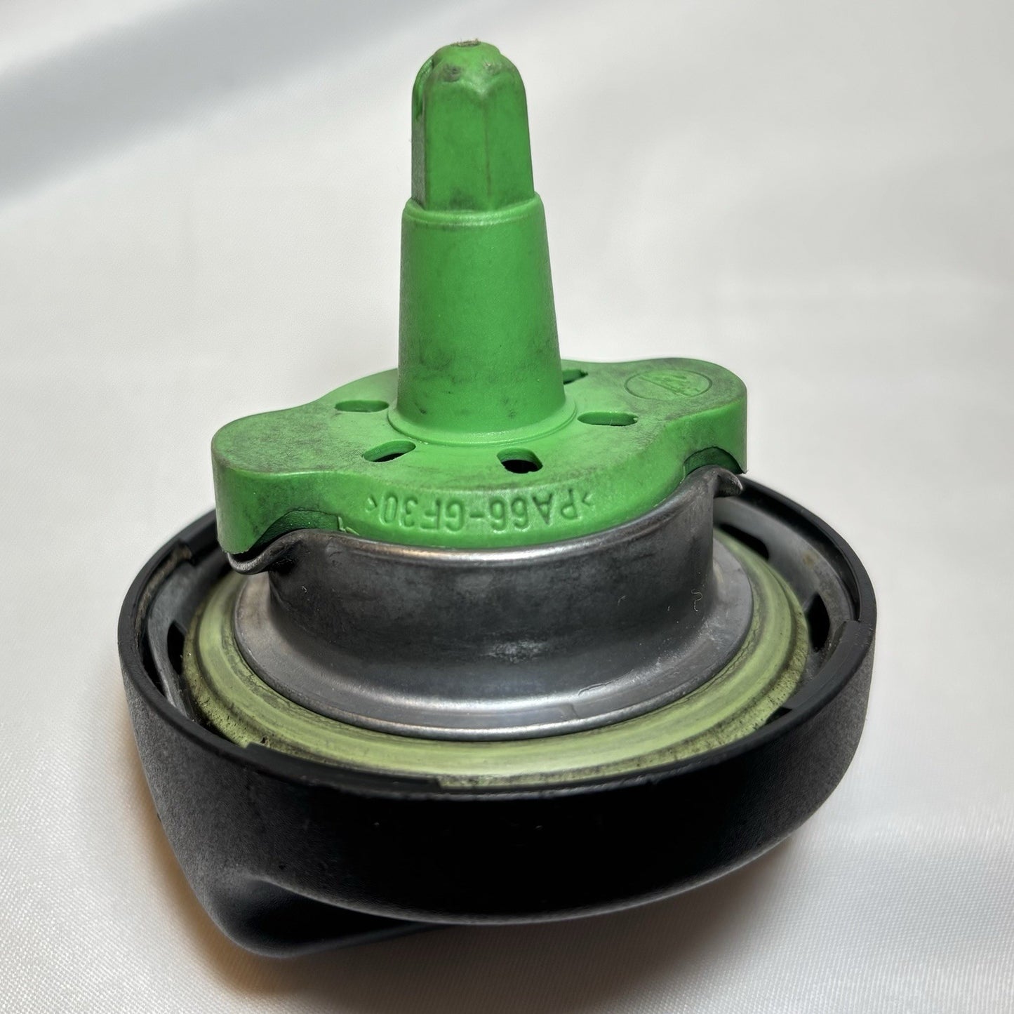 BMW Gas Fuel Filler Cap PA66-GF30 OEM Used 2000-2010 3 5 7 Series X5 HubesHub