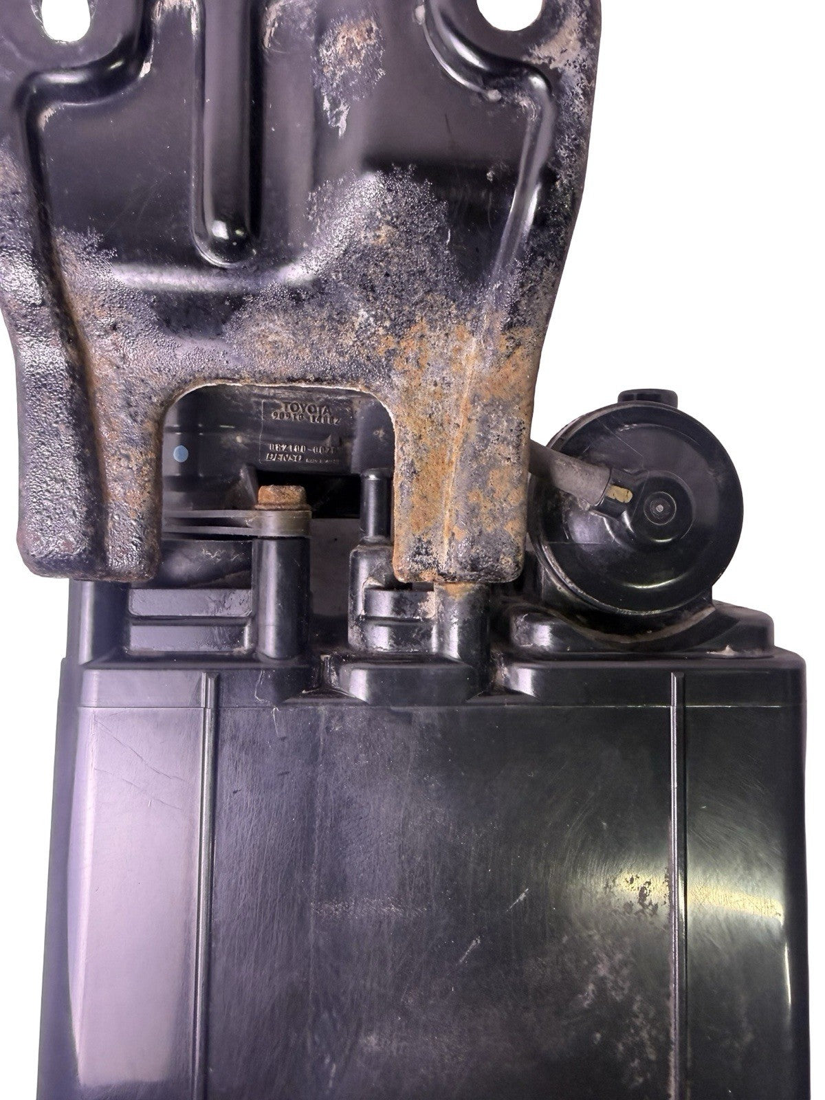 Scion xD EVAP Fuel Vapor Charcoal Canister 77740 52090 7774052090 for 2006-2011 Toyota Yaris — photo 9