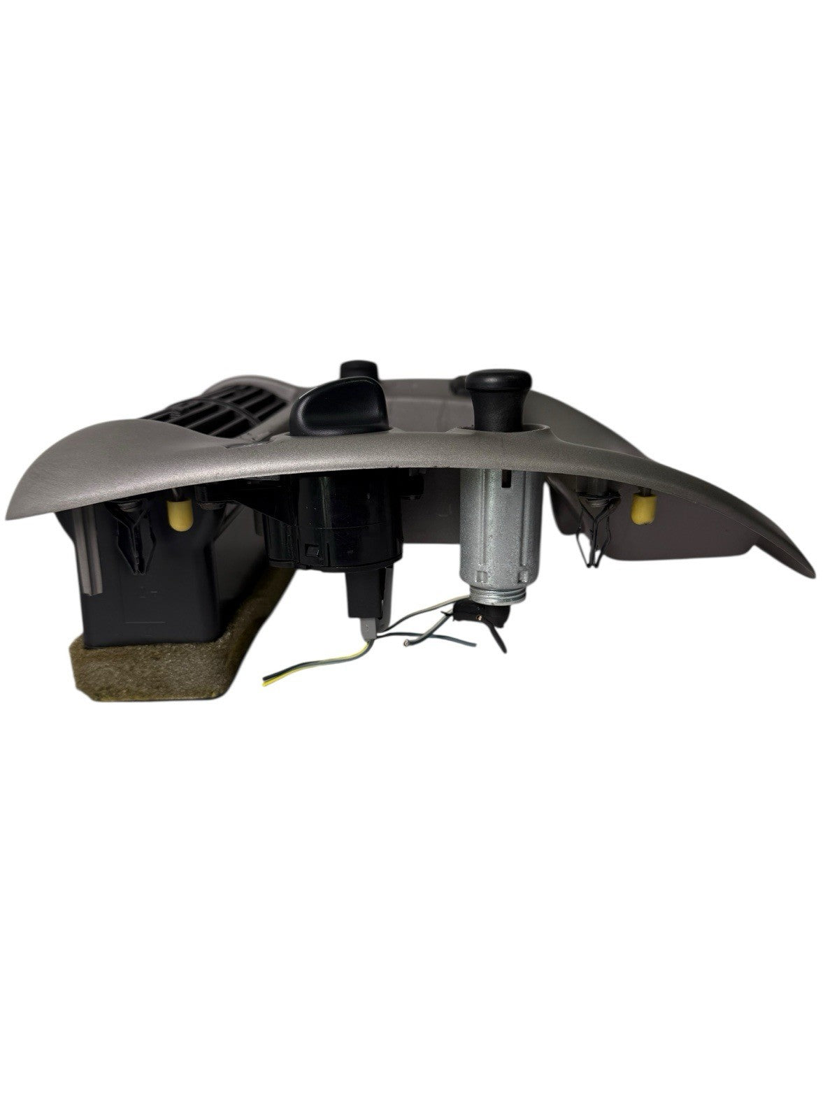 Dashboard Radio Heater Bezel w/ 4x4, Fog Lights & Lighter 1L5Z-10044D70-BA-SVR for 1995-2004 Ford Ranger — photo 13