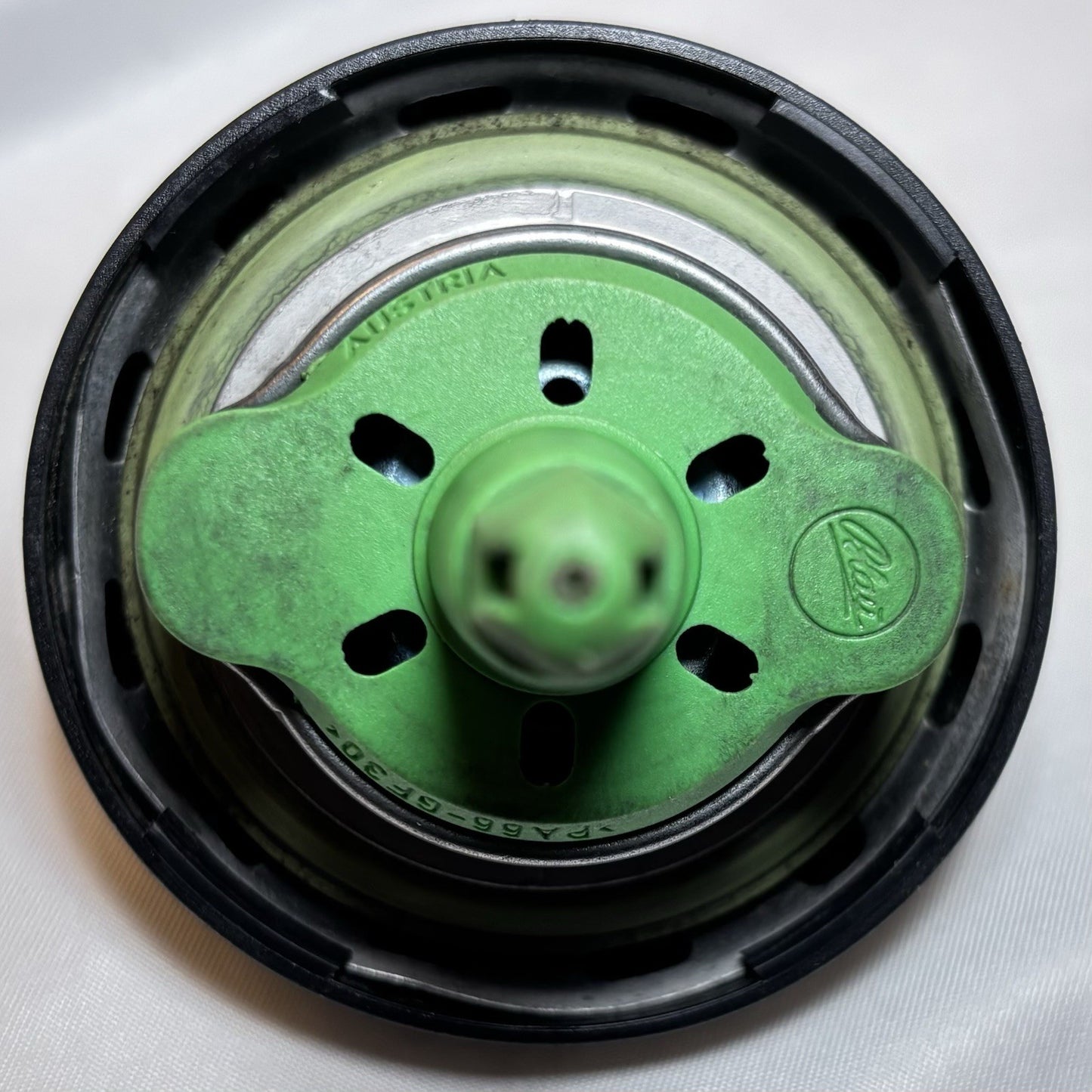 BMW Gas Fuel Filler Cap PA66-GF30 OEM Used 2000-2010 3 5 7 Series X5 HubesHub