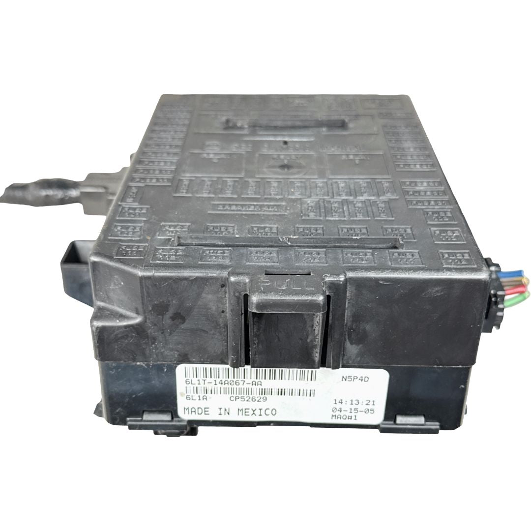 2006 Ford Expedition Fuse Box Relay Panel OEM 6L1T-14A067-AA - Photo 2